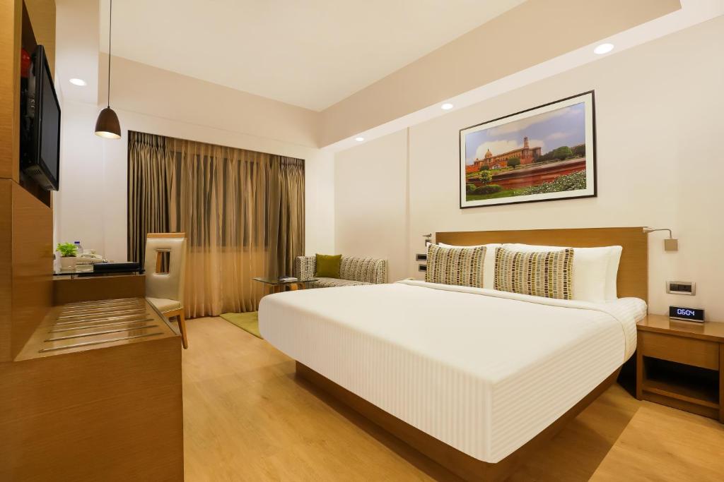 Двухместный (Улучшенный номер с кроватью размера «queen-size») отеля Lemon Tree Premier, Delhi Airport, Нью-Дели