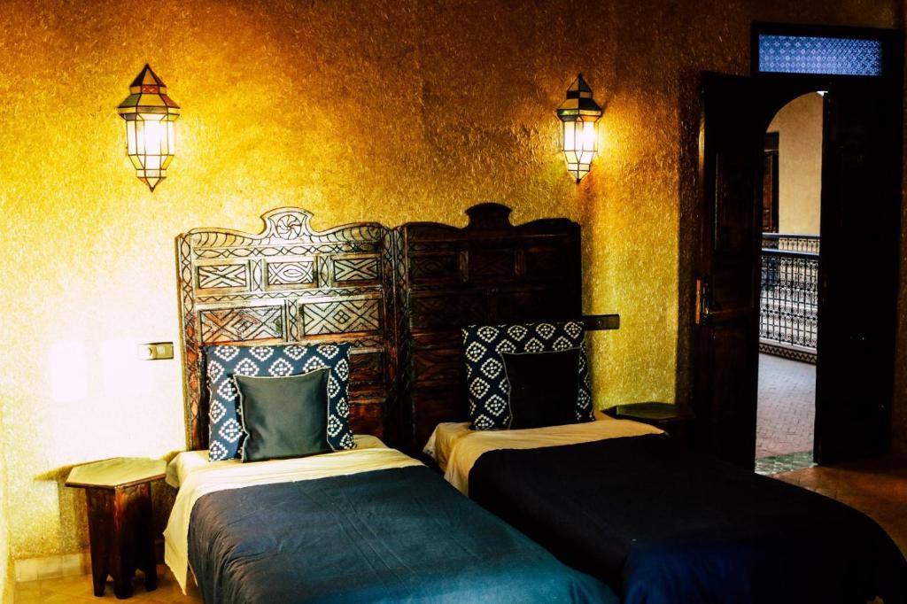 Двухместный (Двухместный номер Делюкс с 1 кроватью и балконом) мотеля Riad Caravasar, Мерзуга