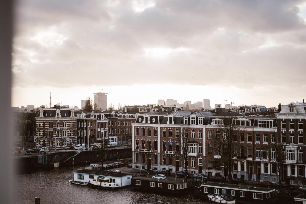 Сьюит (Представительский люкс с видом на реку) отеля InterContinental Amstel Amsterdam, Амстердам