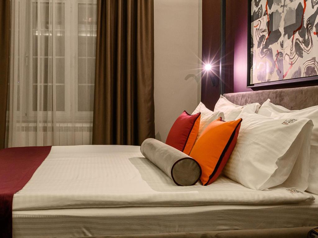 Двухместный (Улучшенный номер с кроватью размера «king-size») отеля ArtLoft Garni Hotel, Ниш