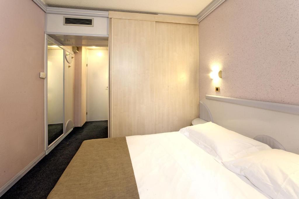 Одноместный (Одноместный номер эконом-класса с французской кроватью - Вид на парк) отеля Hotel Plavi Plava Laguna, Пореч
