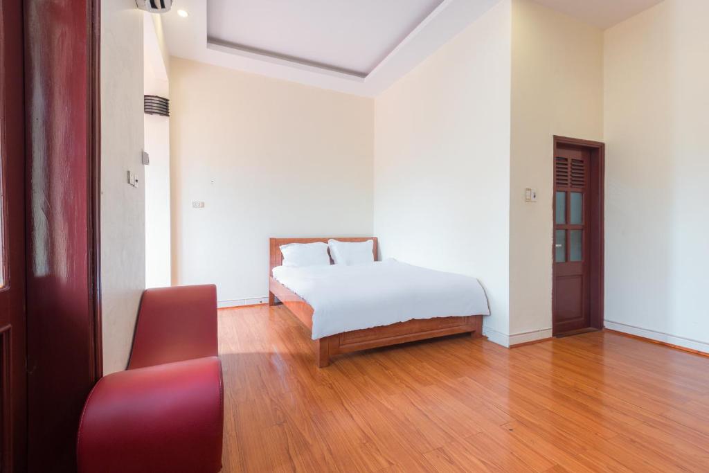 Двухместный (Улучшенный двухместный номер с 1 кроватью) отеля SPOT ON 688 Anh Tuan Hotel, Бакнинь