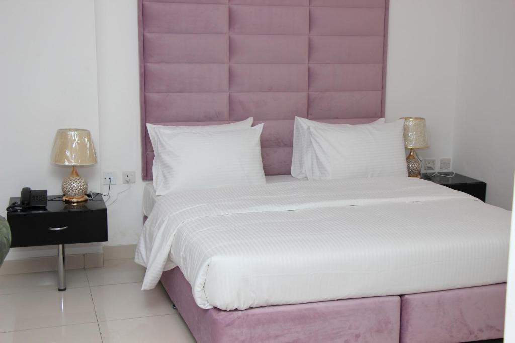 Двухместный (Номер Делюкс с кроватью размера «king-size») отеля Parkside Plaza Muscat, Маскат