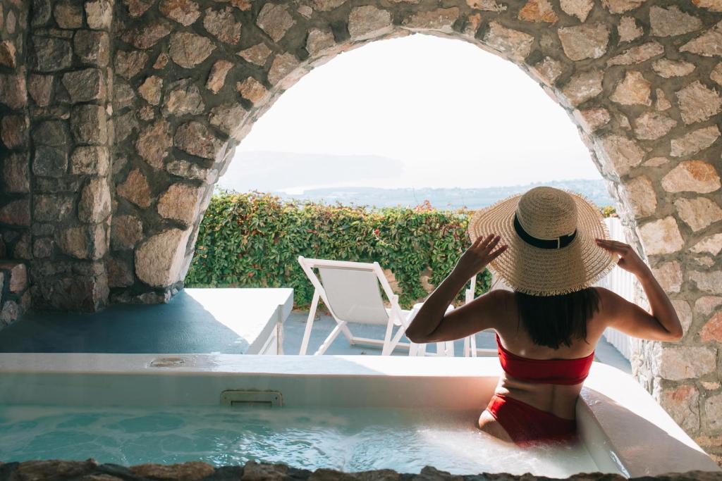 Вилла (Вилла Petrino с видом на море и собственной гидромассажной ванной на открытом воздухе) виллы Zatrikion Santorini Villas, Пиргос (Эгейские острова)