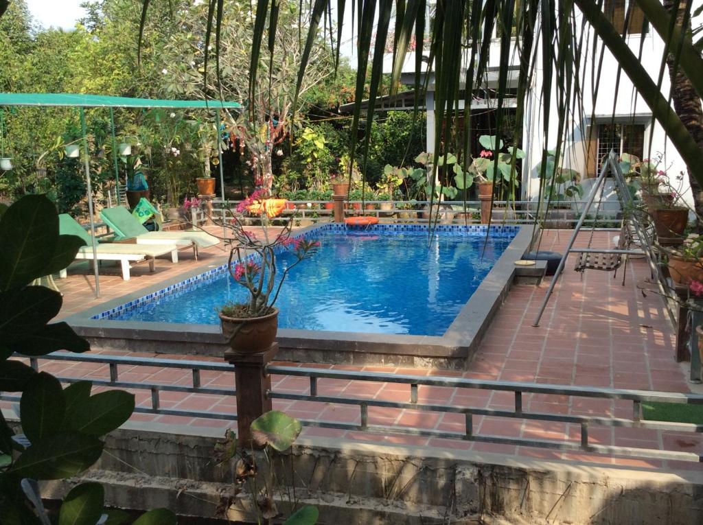 Четырехместный (Четырехместный номер Делюкс) семейного отеля Quoc Phuong Riverside Homestay, Бенче