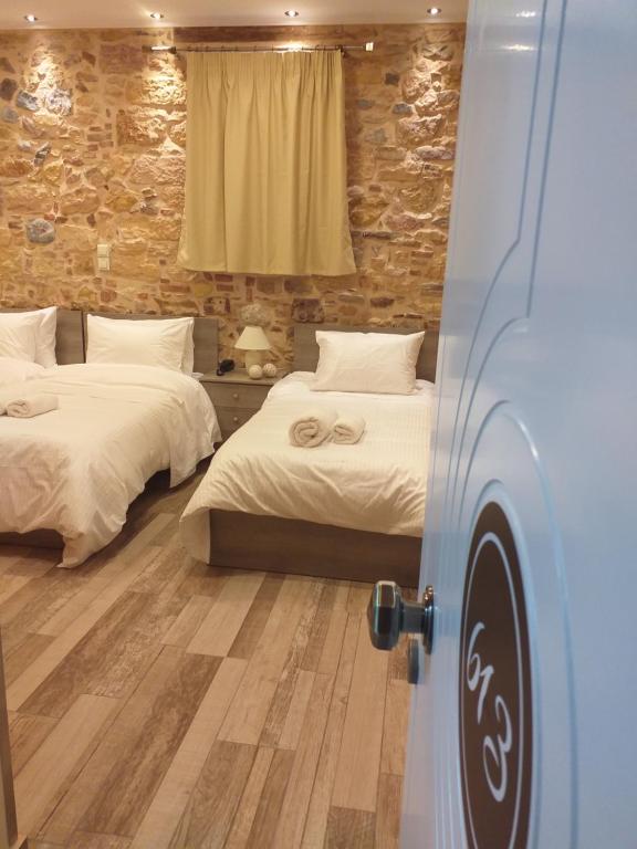 Трехместный (Улучшенный трехместный номер) отеля CityZen Rooms Chios, Хиос