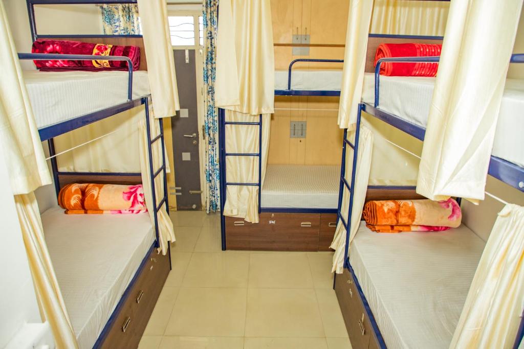 Номер (Кровать в общем номере для мужчин и женщин с 10 кроватями) хостела Hostel Karwaan Jaipur, Джайпур