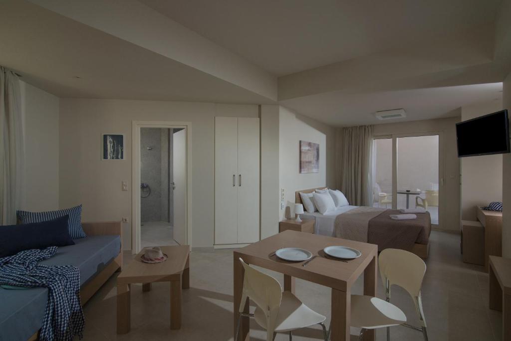 Студио (Улучшенный номер-студио) апарт-отеля Ourania Apartments, Гувия