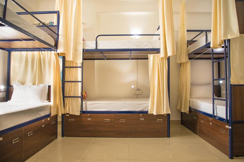 Номер (Спальное место на двухъярусной кровати в общем номере для мужчин и женщин) хостела Hostel Karwaan Jaipur, Джайпур