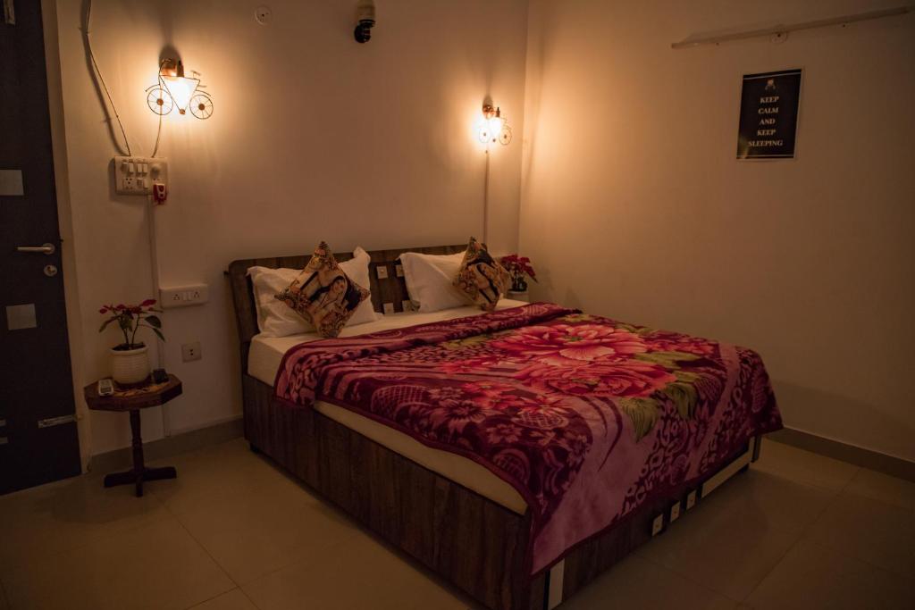 Двухместный (Двухместный номер Делюкс с 1 кроватью и балконом) хостела Hostel Karwaan Jaipur, Джайпур
