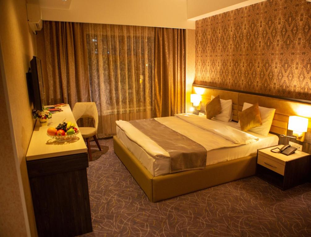 Четырехместный (Четырехместный номер) отеля Parkway Inn Hotel & Spa, Баку