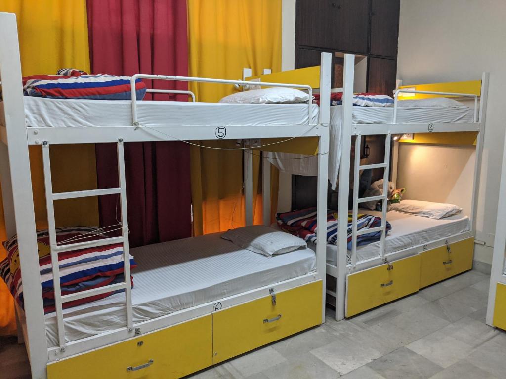 Номер (Кровать в общем 8-местном номере) хостела The Desire Hostel, Нью-Дели