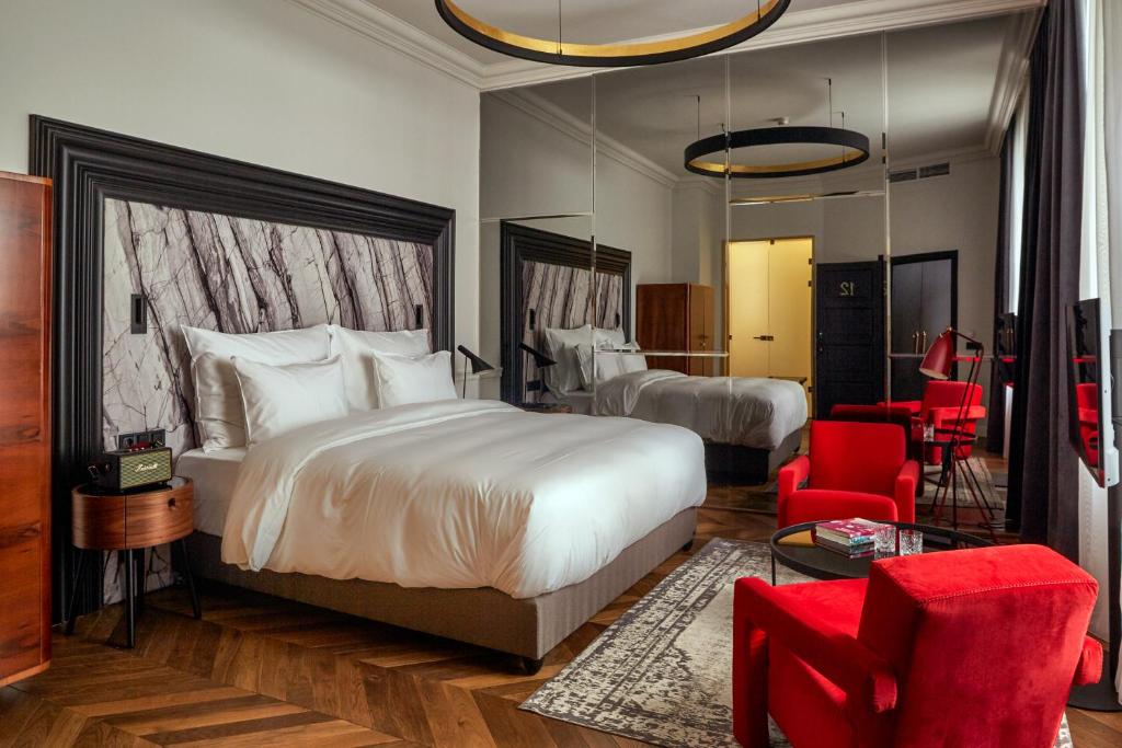 Двухместный (Улучшенный двухместный номер с 1 кроватью и видом на внутренний двор) отеля Hotel Collect - Adults Only, Будапешт