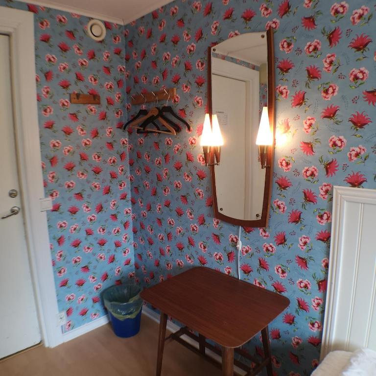 Двухместный (Двухместный номер с 2 отдельными кроватями и общей ванной комнатой) хостела Varbergs Vandrarhem, Варберг