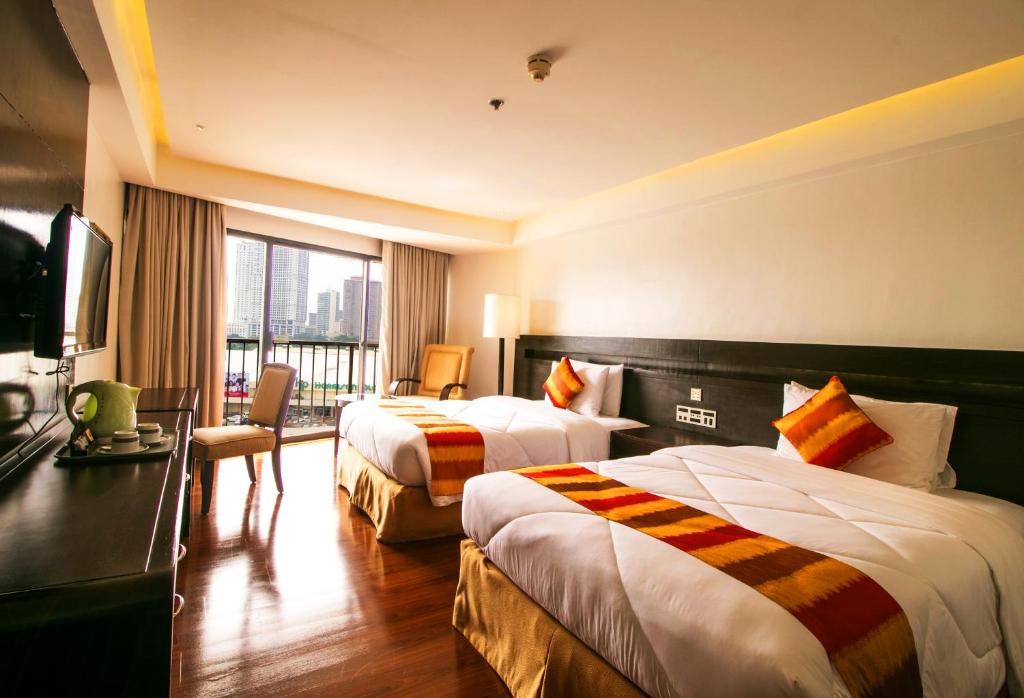 Двухместный (Улучшенный двухместный номер с 1 кроватью или 2 отдельными кроватями) отеля Century Park Hotel, Манила