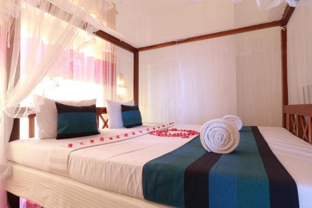 Двухместный (Двухместный номер Делюкс с 1 кроватью и балконом) отеля Hotel Bay Watch, Унаватуна