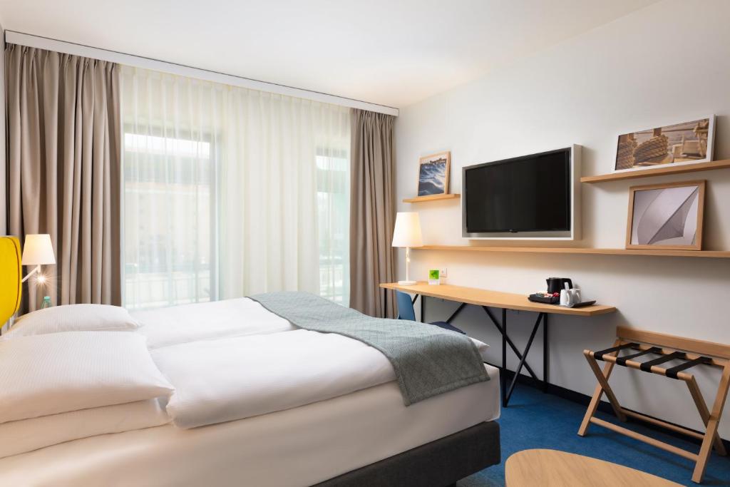 Двухместный (Представительский двухместный номер с 2 отдельными кроватями и видом на реку) отеля Holiday Inn Gdansk - City Centre, Гданьск