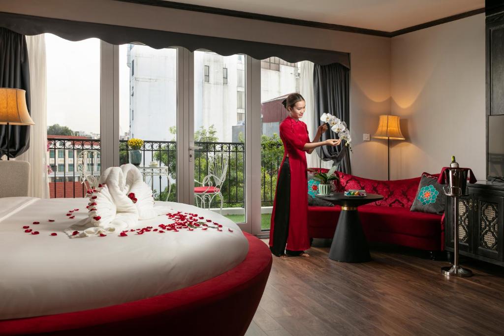 Сьюит (Люкс с кроватью размера «king-size») отеля Shining Central Hotel & Spa, Ханой