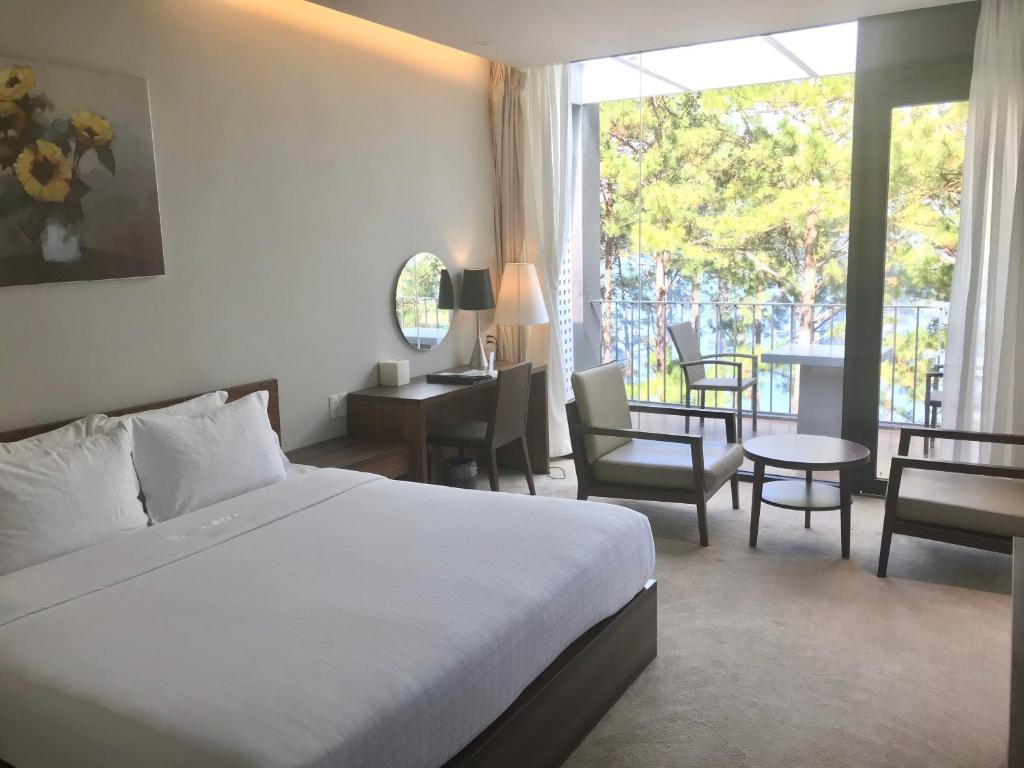 Двухместный (Номер «Премиум» с кроватью размера «king-size») курортного отеля Terracotta Hotel & Resort Dalat, Далат