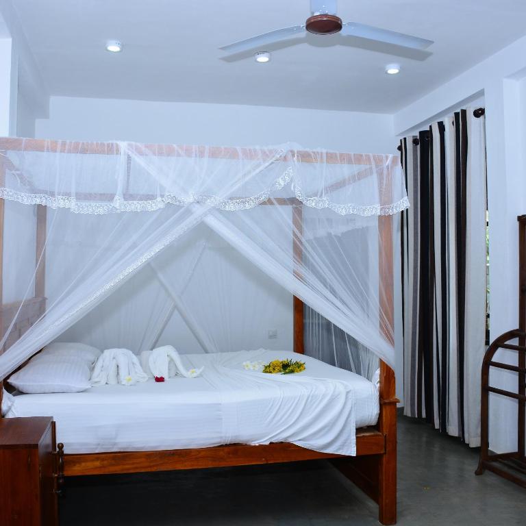 Двухместный (Двухместный номер с 1 кроватью и террасой) гостевого дома Little Sunshine Guest House & Restaurant, Тангалла