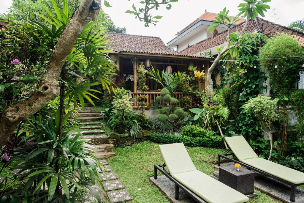 Двухместный (Двухместный номер с 1 кроватью и видом на бассейн) гостевого дома Desak Putu Putra Hidden, Убуд