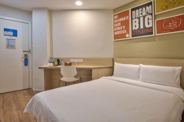 Двухместный (Номер с кроватью размера «king-size») отеля Hanting Express Ningbo Tian yi Square, Нинбо