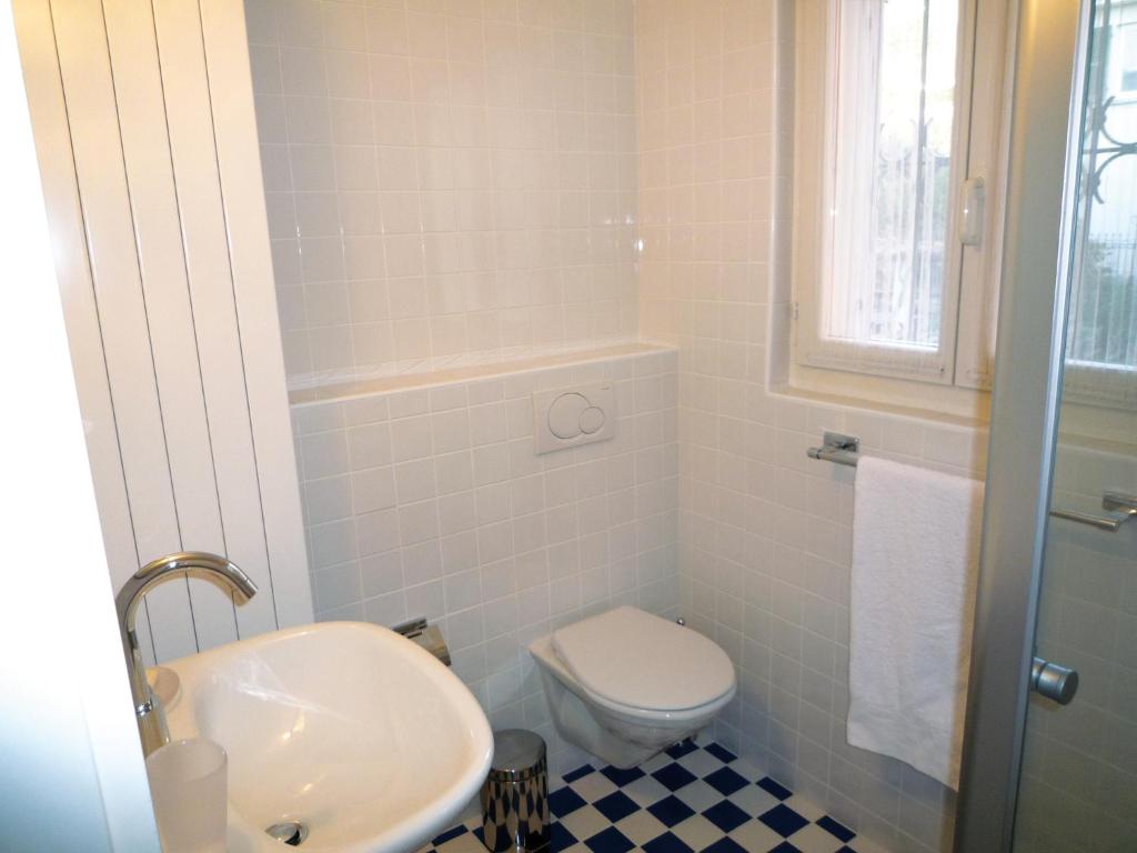 Трехместный (Трехместный номер с общей ванной комнатой) отеля B&B villa sempreverde, Локарно