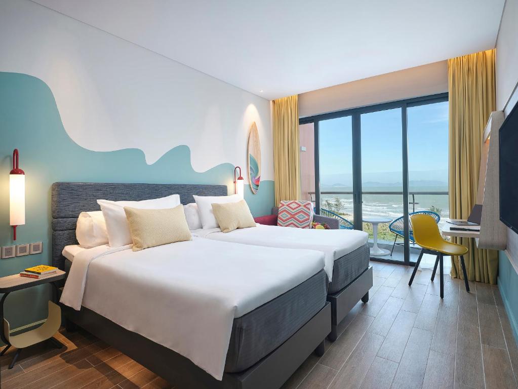 Двухместный (Двухместный номер «Премиум» с 2 отдельными кроватями, балконом и видом на море) отеля ibis Styles Vung Tau, Вунгтау