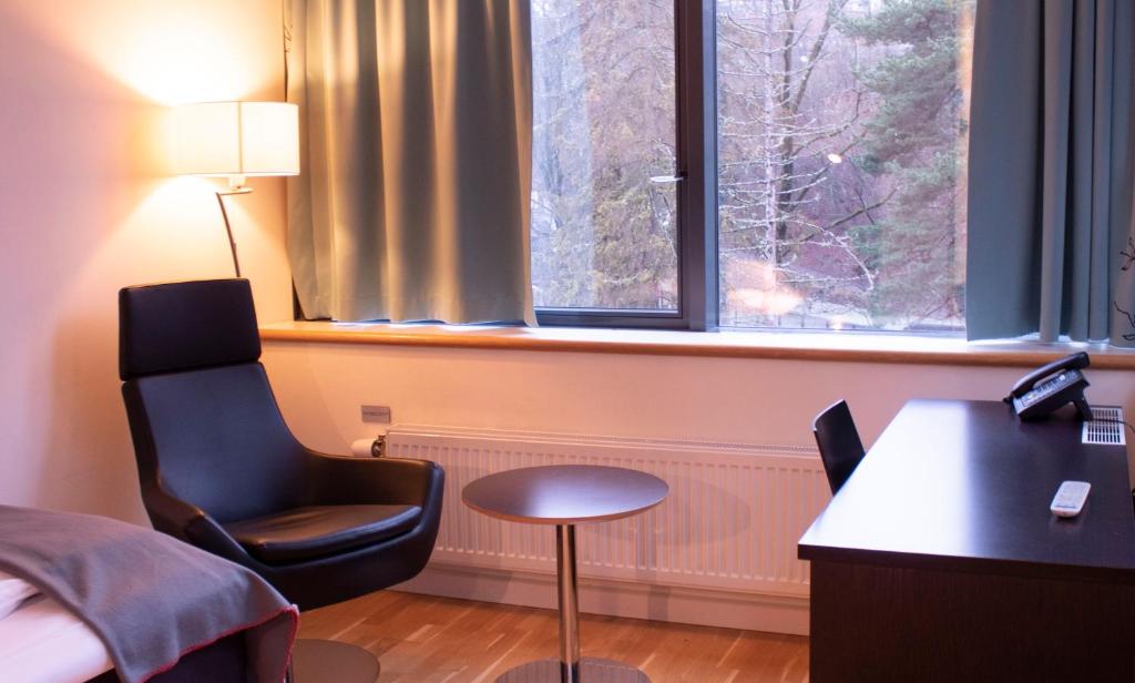 Двухместный (Бюджетный двухместный номер с 2 отдельными кроватями) отеля Hotel Montebello, Осло