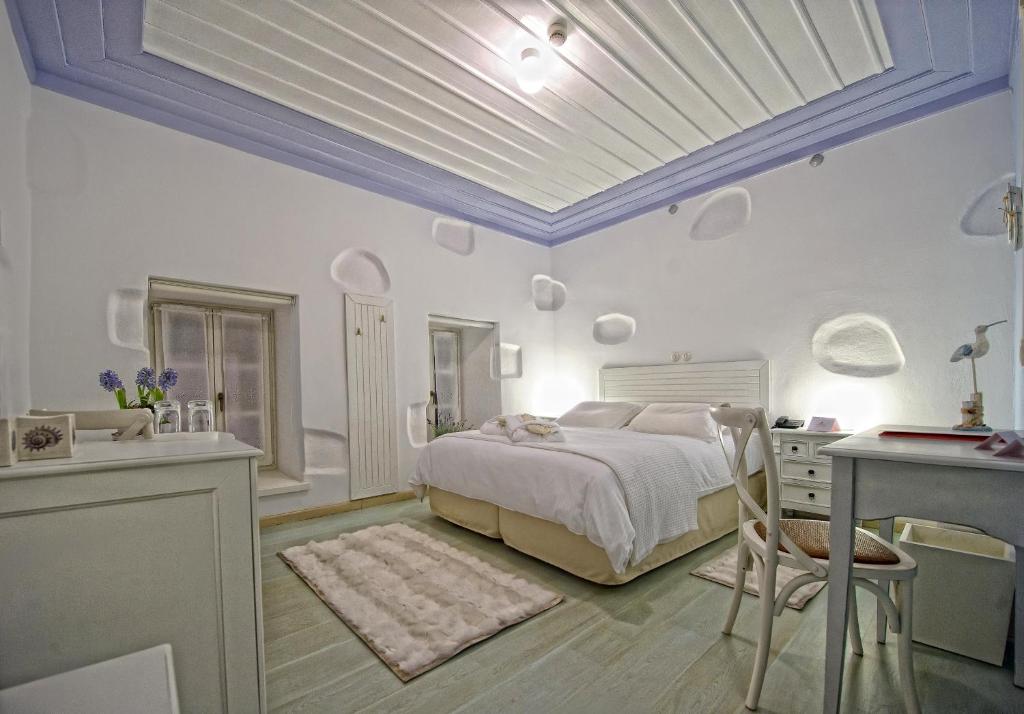 Двухместный (Двухместный номер Делюкс с 1 кроватью или 2 отдельными кроватями) отеля Orologopoulos Mansion Luxury Hotel, Кастория