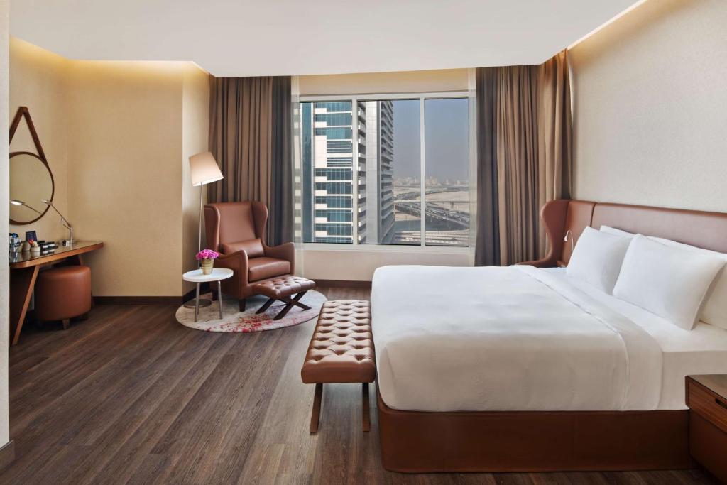 Двухместный (Улучшенный номер), Отель Radisson Blu Hotel, Dubai Canal View