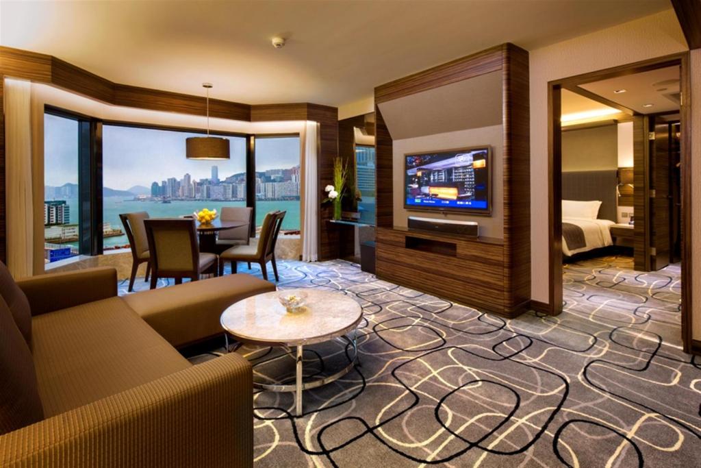 Сьюит (Люкс с кроватью размера «king-size» или 2 отдельными кроватями, вид на гавань) отеля New World Millennium Hong Kong Hotel, Гонконг (город)
