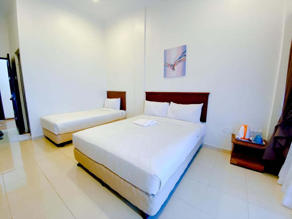 Трехместный (Улучшенный трехместный номер) отеля Hotel & Chalet Sportfishing PNK Teluk Bahang, Пенанг