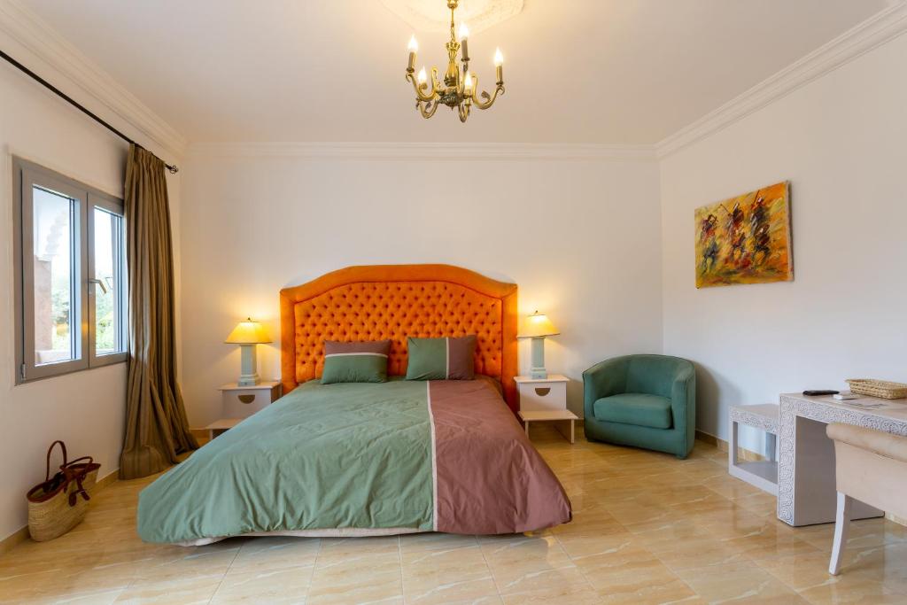 Двухместный (Двухместный номер Делюкс с 1 кроватью (для 2 взрослых и 1 ребенка)) гостевого дома Villa Ayche, Марракеш