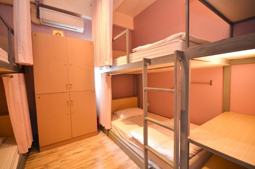 Номер (Кровать в общем номере для женщин с 4 кроватями) хостела Good Day Hostel, Бангкок