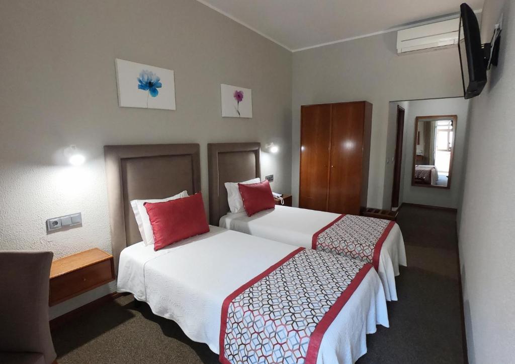 Двухместный (Стандартный двухместный номер с 1 кроватью или 2 отдельными кроватями) отеля Lusitana Hotel, Порту