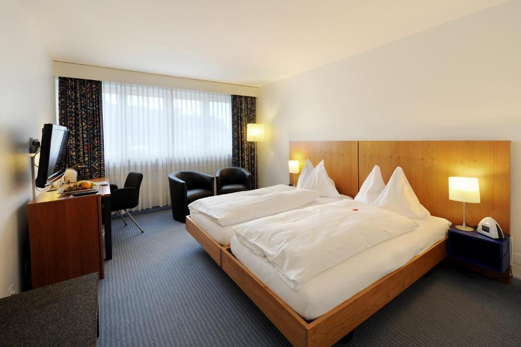 Двухместный (Стандартный двухместный номер с 1 кроватью или 2 отдельными кроватями) отеля Hotel Merian am Rhein, Базель