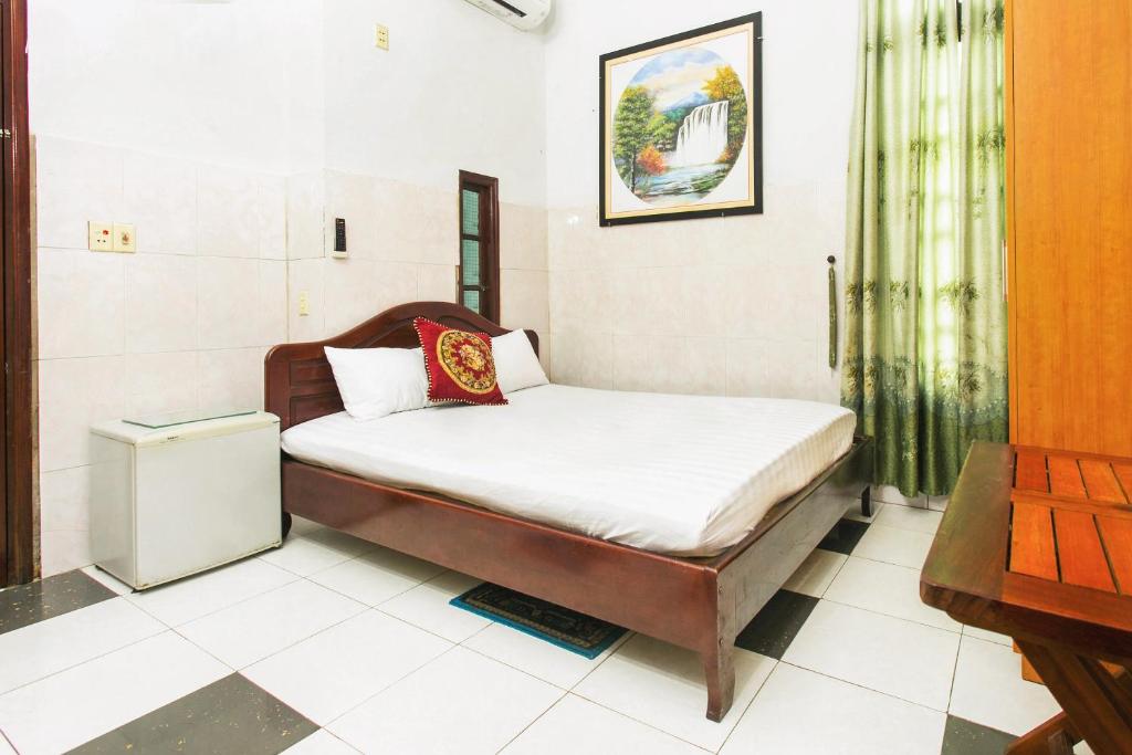 Двухместный (Улучшенный номер с кроватью размера «queen-size») отеля SPOT ON 804 My Hanh Hotel, Дананг
