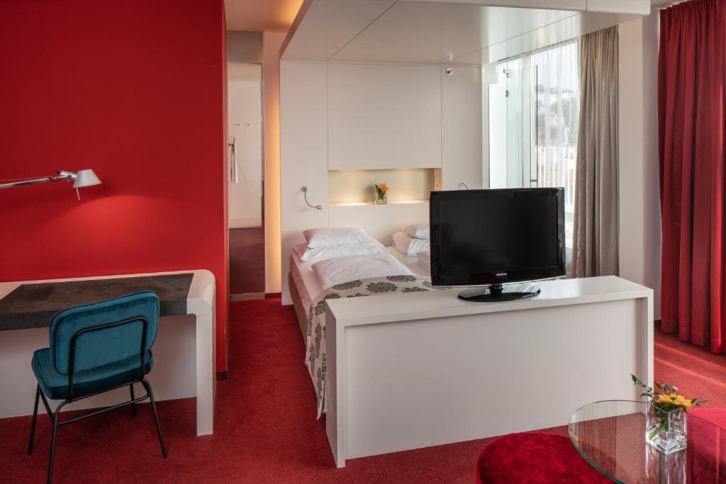 Сьюит (Junior Suite (with access to Rooftop Lounge)), Falkensteiner Hotel Bratislava