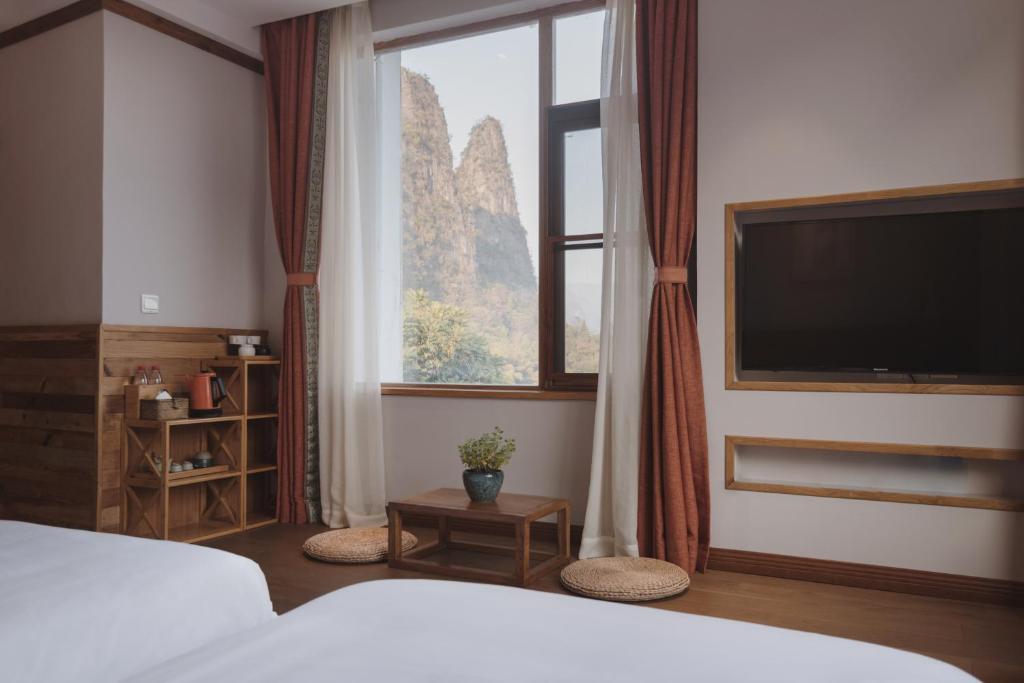 Двухместный (Japanese Style Twin Room with Mountain View & with Bathtub) семейного отеля Ron Inn Xingping Hepan Xiaozhu, Яншо