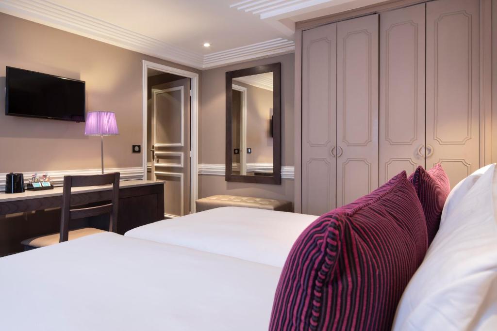 Двухместный (Улучшенный двухместный номер с 2 отдельными кроватями) отеля Elysées Hôtel, Париж