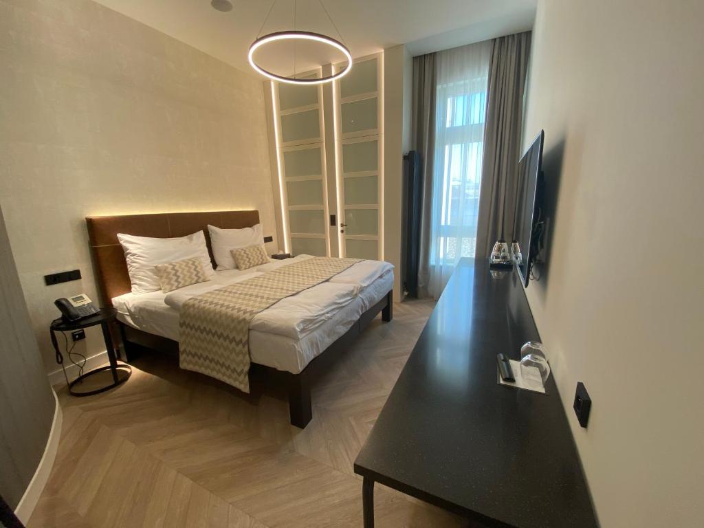 Двухместный (Улучшенный двухместный номер с 1 кроватью или 2 отдельными кроватями) отеля Chevron Hotel, Прага