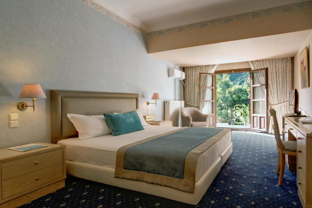 Двухместный (Двухместный номер с 2 отдельными кроватями и видом на горы) курортного отеля Mitsis Galini Wellness Spa & Resort, Камена-Вурла
