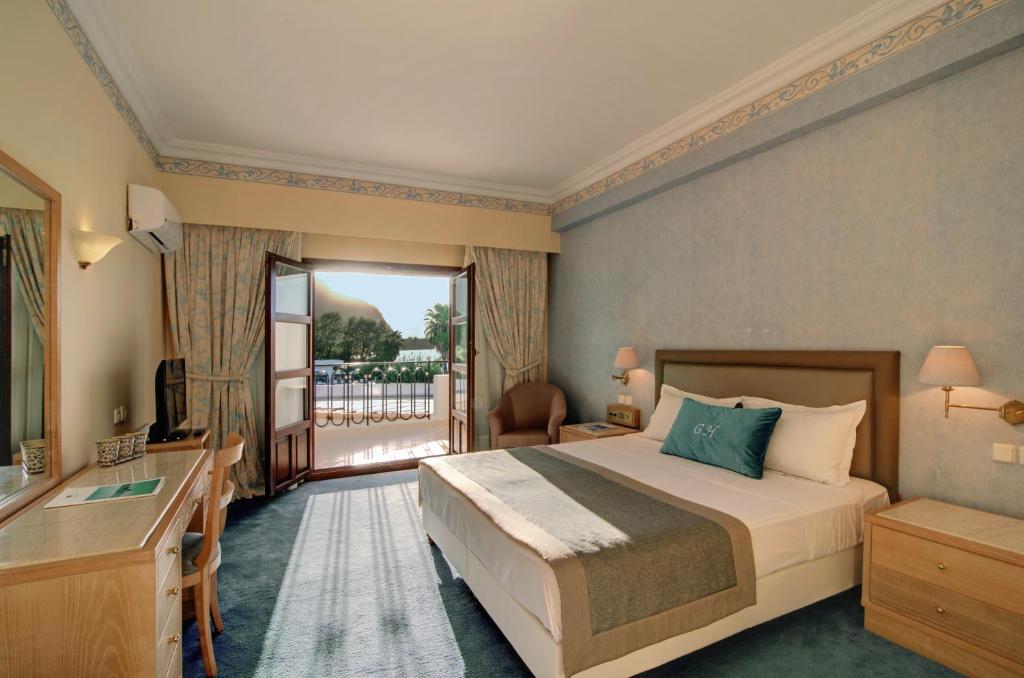 Двухместный (Улучшенный номер с 2 отдельными кроватями и видом на море) курортного отеля Mitsis Galini Wellness Spa & Resort, Камена-Вурла