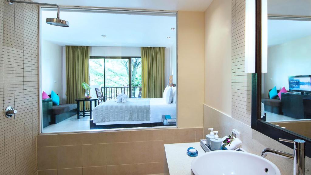 Двухместный (Улучшенный двухместный номер с 1 кроватью или 2 отдельными кроватями) курортного отеля Apsara Beachfront Resort & Villa, Кхаулак