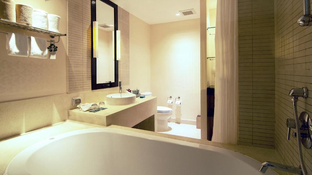 Двухместный (Двухместный номер Делюкс с 1 кроватью или 2 отдельными кроватями) курортного отеля Apsara Beachfront Resort & Villa, Кхаулак