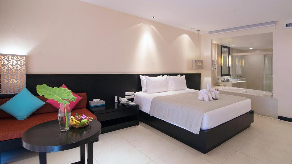 Двухместный (Двухместный номер Делюкс с 1 кроватью или 2 отдельными кроватями и видом на море) курортного отеля Apsara Beachfront Resort & Villa, Кхаулак