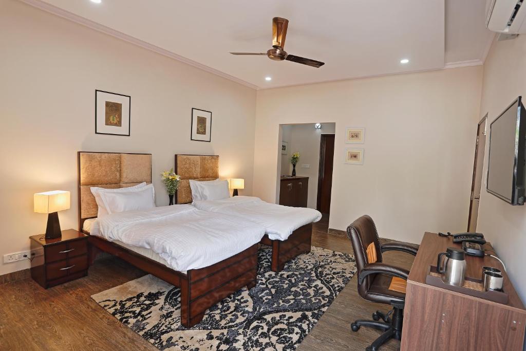 Двухместный (Двухместный номер Делюкс с 2 отдельными кроватями) отеля Arkaya Inn, Гургаон