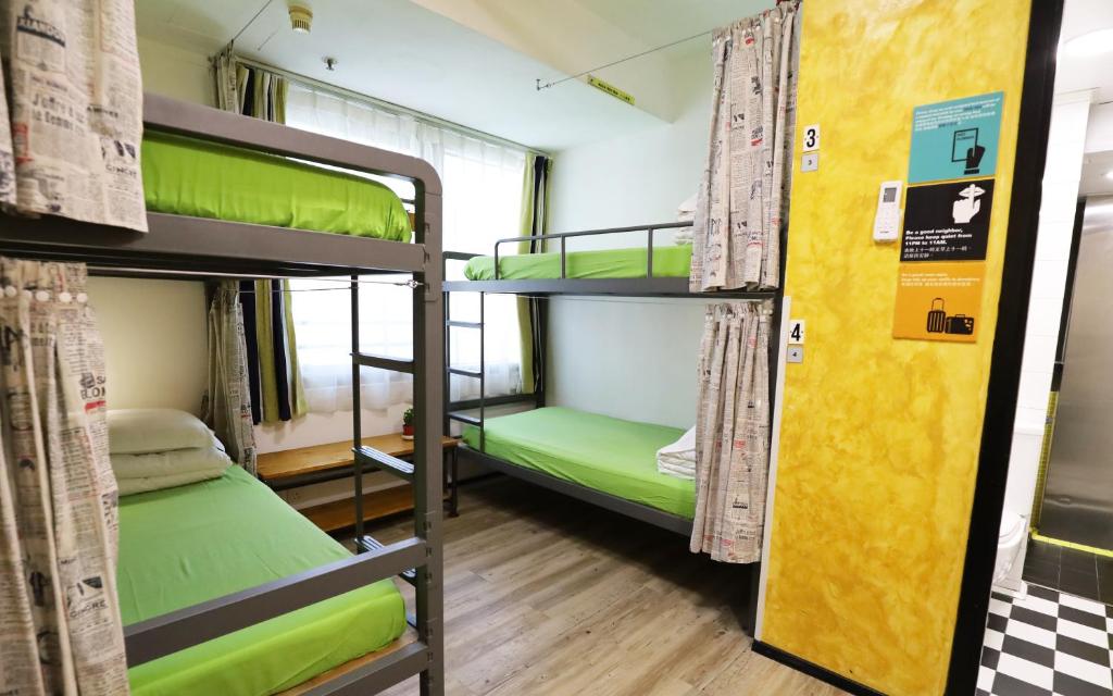 Семейный (Четырехместный номер с двухъярусной кроватью и собственной ванной комнатой) гостевого дома Yesinn @YMT, Гонконг (город)