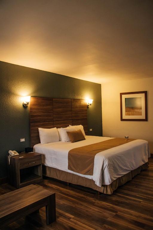 Двухместный (Люкс с кроватью размера «king-size» - Для некурящих) отеля Best Western Cumbres Inn Cd. Cuauhtemoc, Куаутемок